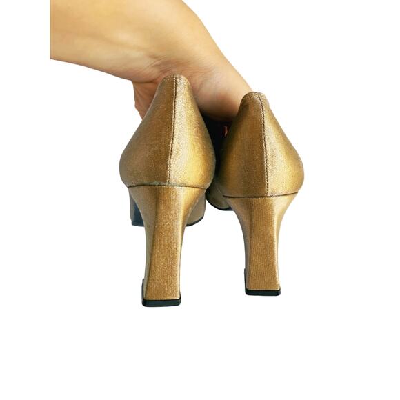 STUART WEITZMAN Anna Gold Matte Shimmer Pumps Wedding Champagne 8 Event Vintage - Picture 12 of 12